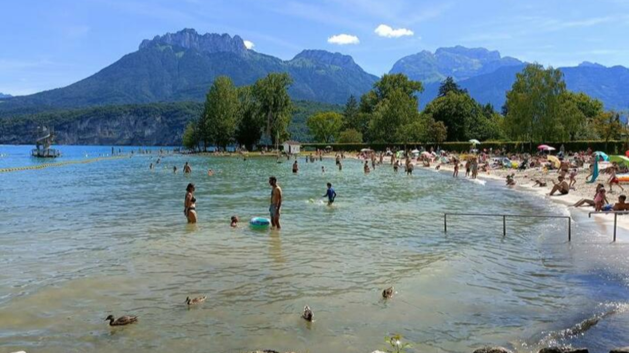 Saint-Jorioz : Interdiction d'accès à la plage municipale, une "erreur de communication" pour la mairie Saint-Jorioz : Interdiction d'accès à la plage municipale, une "erreur de communication" pour la mairie