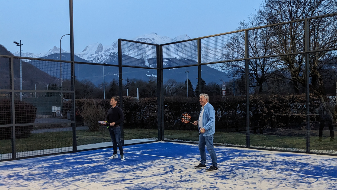 Sallanches inaugure ses premiers terrains de padel