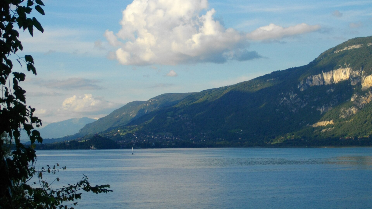 Savoie : des commandos largués par hélicoptère au lac du Bourget lors d’un exercice militaire, le secteur à éviter Savoie : des commandos largués par hélicoptère au lac du Bourget lors d’un exercice militaire, le secteur à éviter