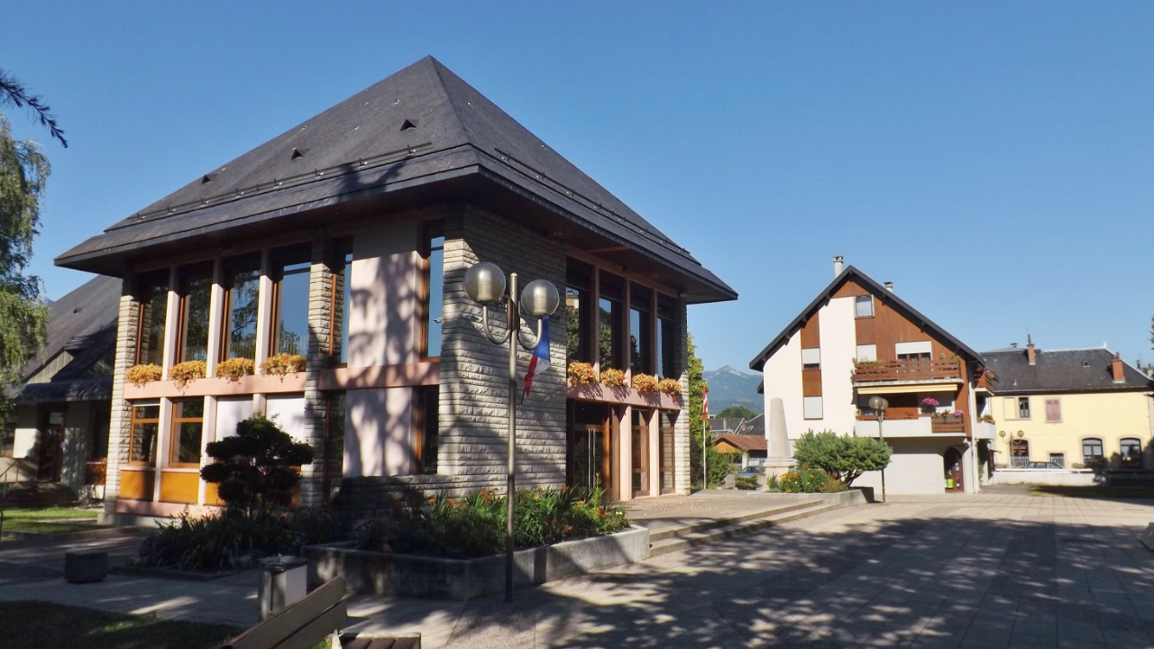 Savoie: la mairie de Cognin caillassée Savoie: la mairie de Cognin caillassée