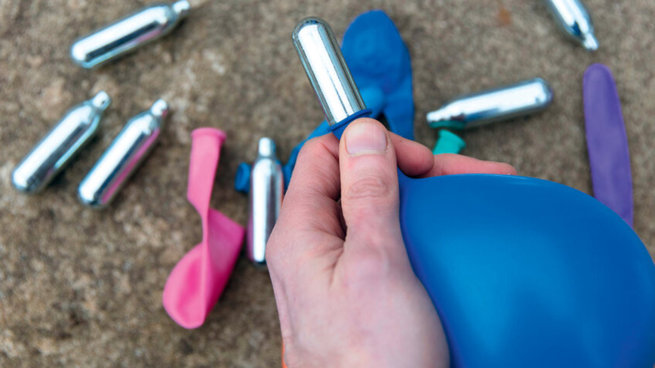 Savoie : La Préfecture interdit l'usage et la détention de gaz hilarant Savoie : La Préfecture interdit l'usage et la détention de gaz hilarant