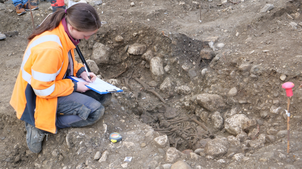 Savoie : un chantier permet la découverte de cimetières datant de l'Antiquité Savoie : un chantier permet la découverte de cimetières datant de l'Antiquité