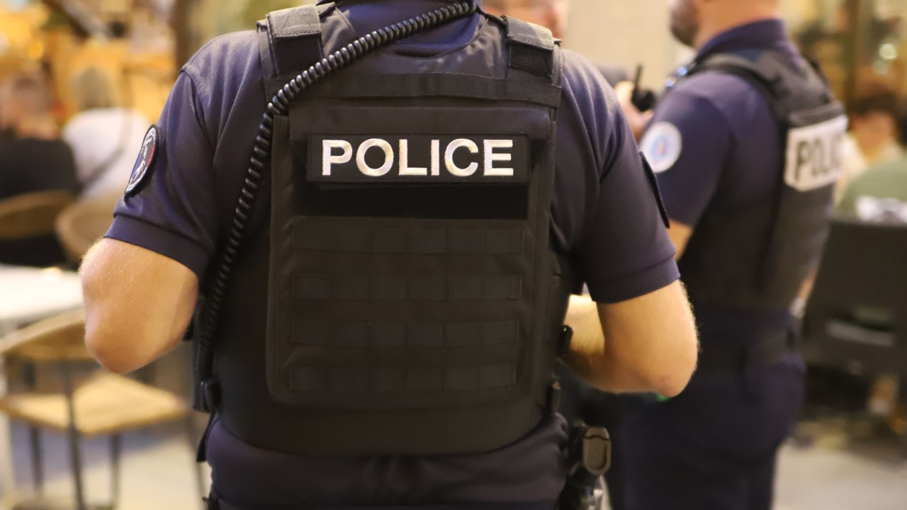 Savoie : un jeune homme interpellé pour avoir menacé de mort des policiers dans le centre-ville de Chambéry Savoie : un jeune homme interpellé pour avoir menacé de mort des policiers dans le centre-ville de Chambéry