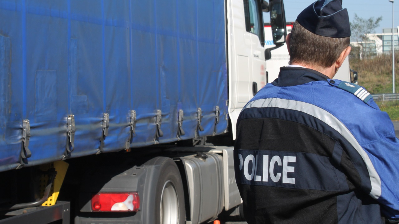 Un routier bulgare ivre provoque un spectaculaire accident sur l&rsquo;aire d&rsquo;autoroute de Valleiry