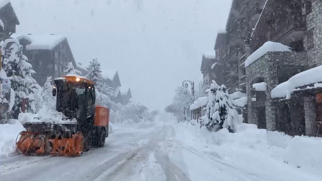 Val d'Isère : Route fermée, avalanches et sécurisation de la station, la neige continue de frapper Val d'Isère : Route fermée, avalanches et sécurisation de la station, la neige continue de frapper