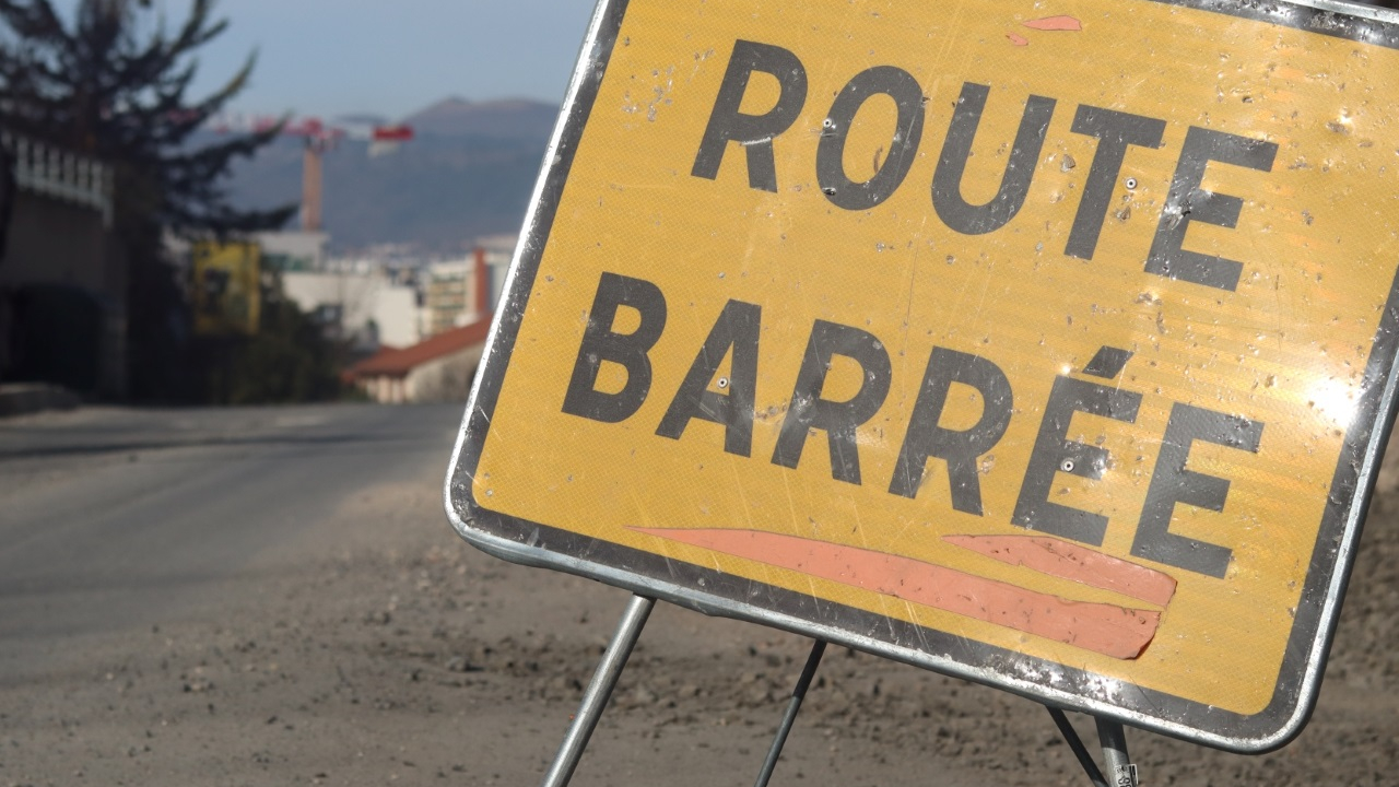 Valli&egrave;res-sur-Fier : la RD14 ferm&eacute;e apr&egrave;s un important glissement de terrain