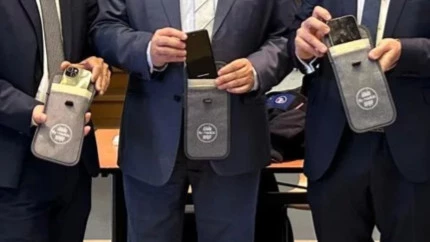 Haute-Savoie : des pochettes anti-ondes pour ne plus utiliser le téléphone au collège